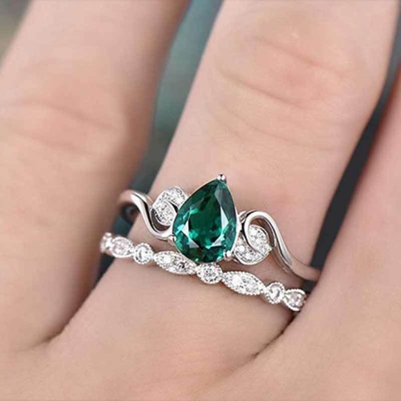 Jewelry - 2pec/set  Silver  Pear Cut Emerald Ring New